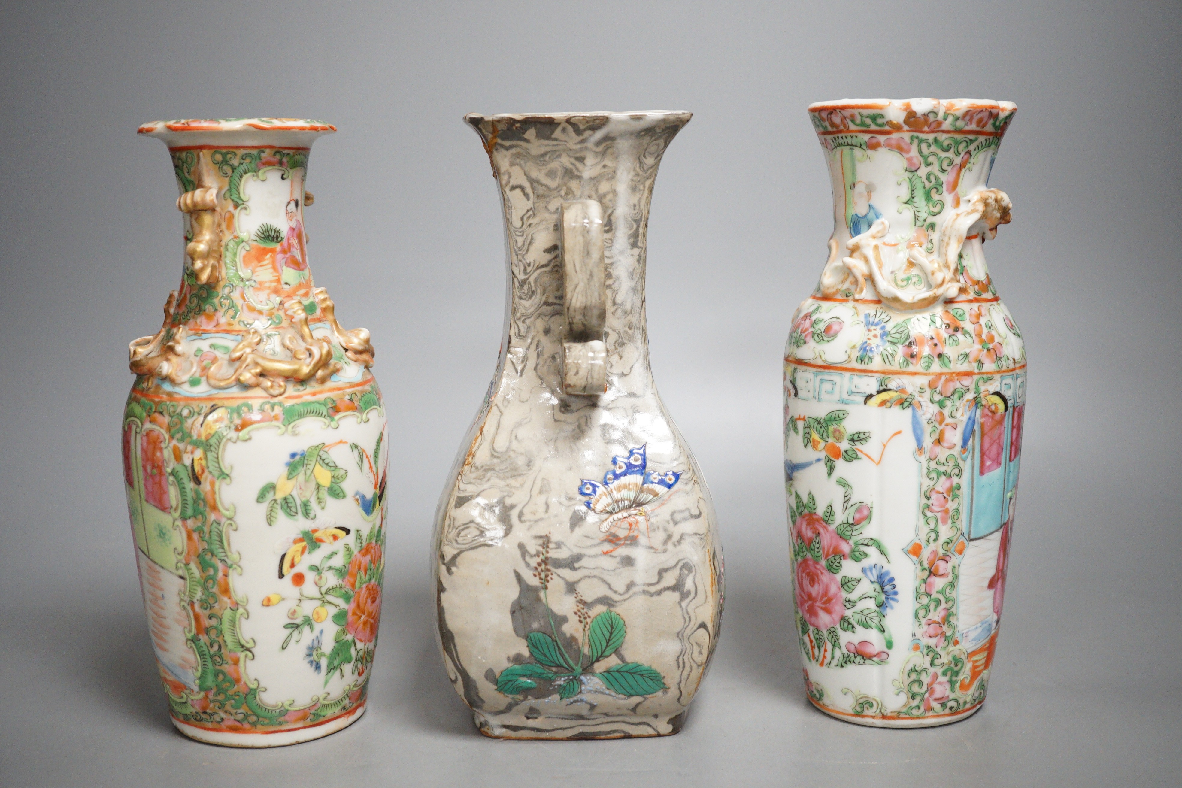 Two 19th century Chinese famille rose vases and an enamelled marbled vase, 20cm